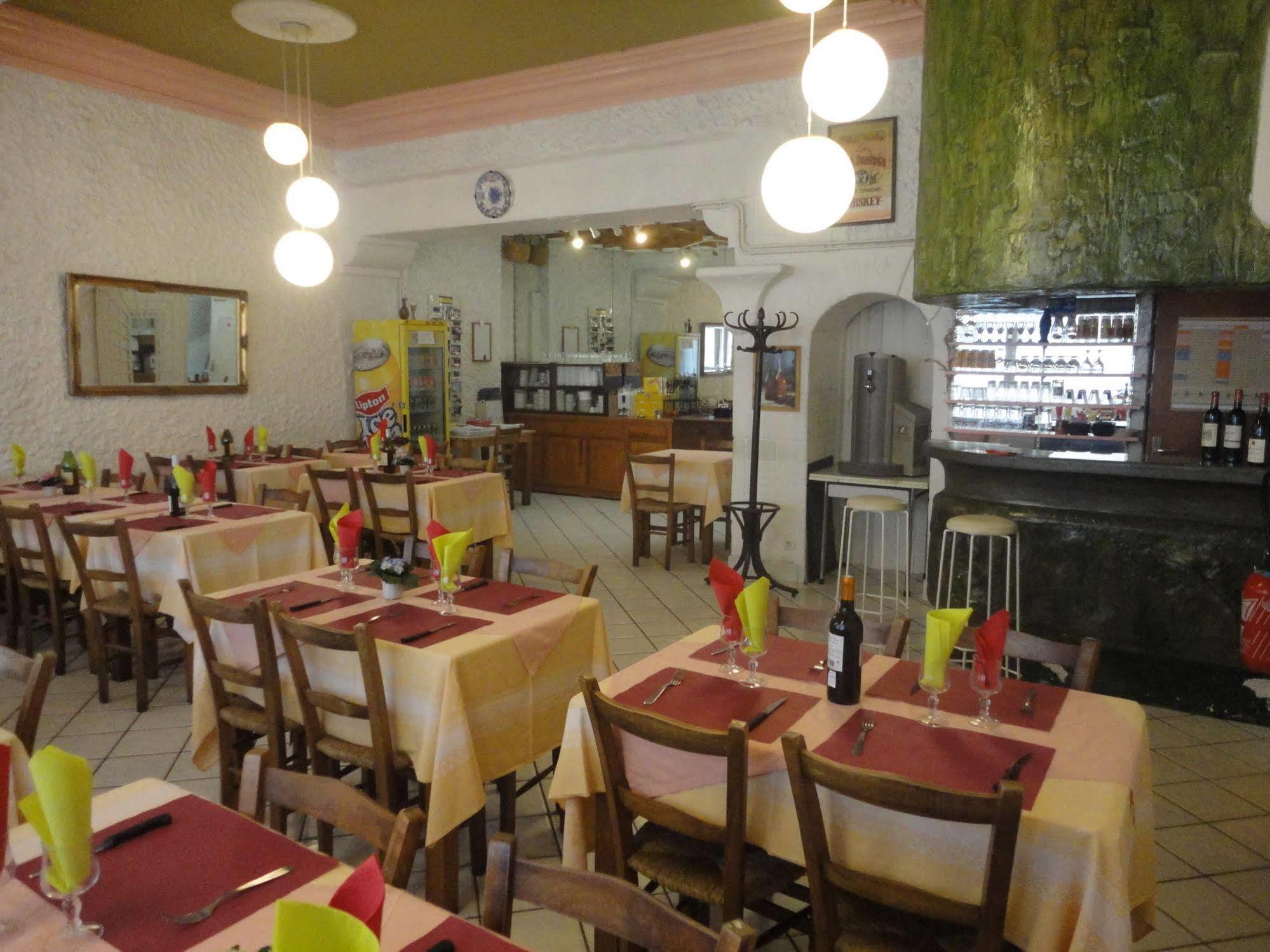Hotel-Restaurant Le Saint Christophe Lourdes Exterior photo